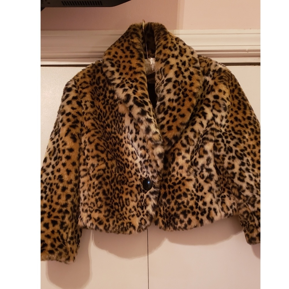 Cropped faux fur cheetah leopard print jacket